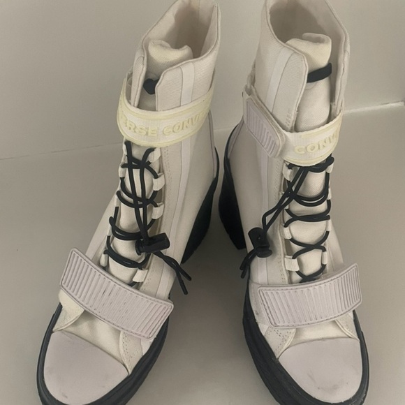 Converse Chuck Taylor 
•All Star Gr82
•Heeled Boot in White & Black
•Size - Picture 4 of 10